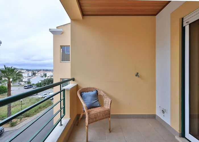 Uptown Lovers By Seewest 라고스